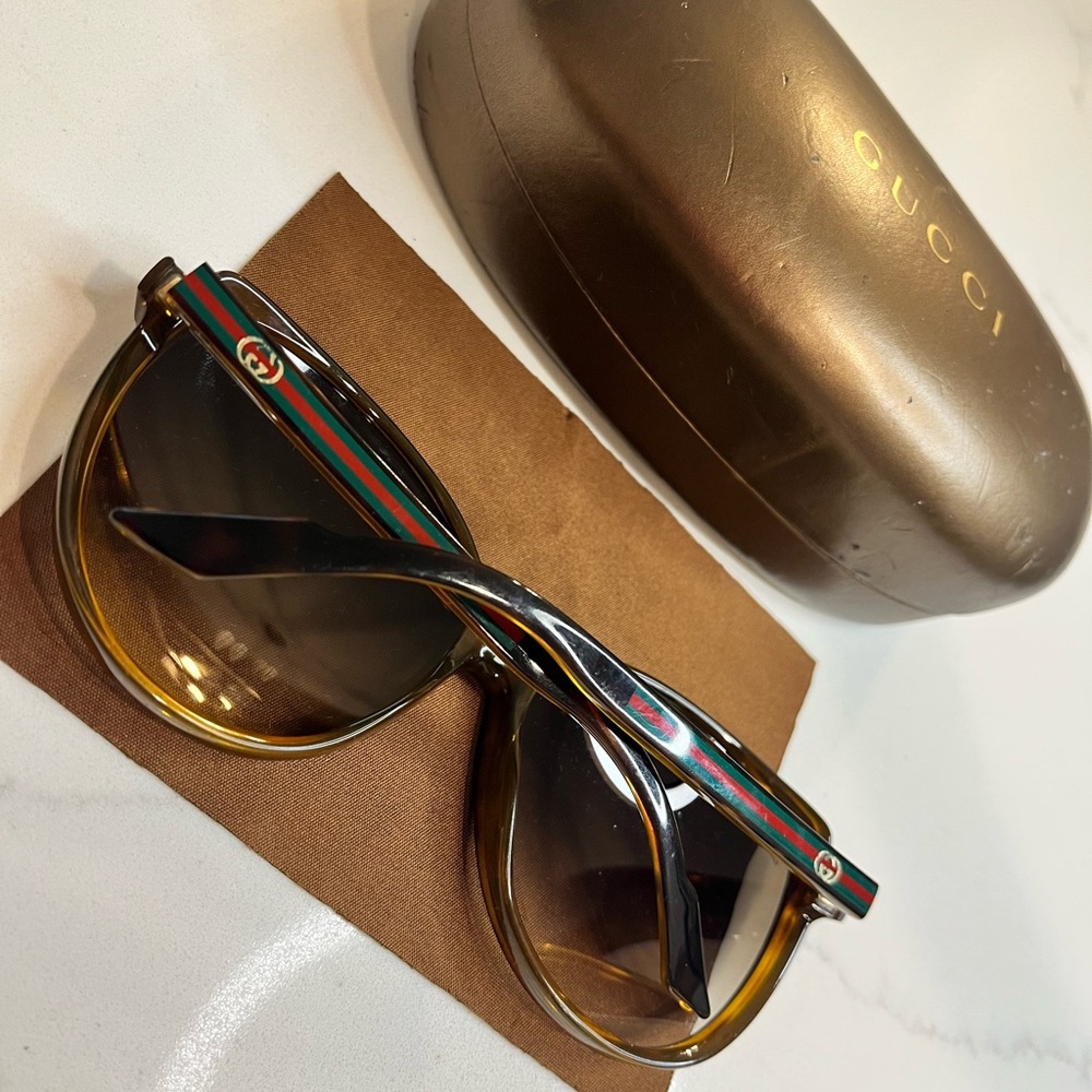 Gucci Tortoiseshell Sunglasses with Blue Accents - Picture 3 of 4
